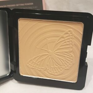 WHATS UP BEAUTY Wind Dancer Pressed Setting Powder   Light